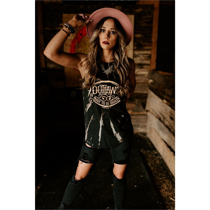 Outlaws Tank