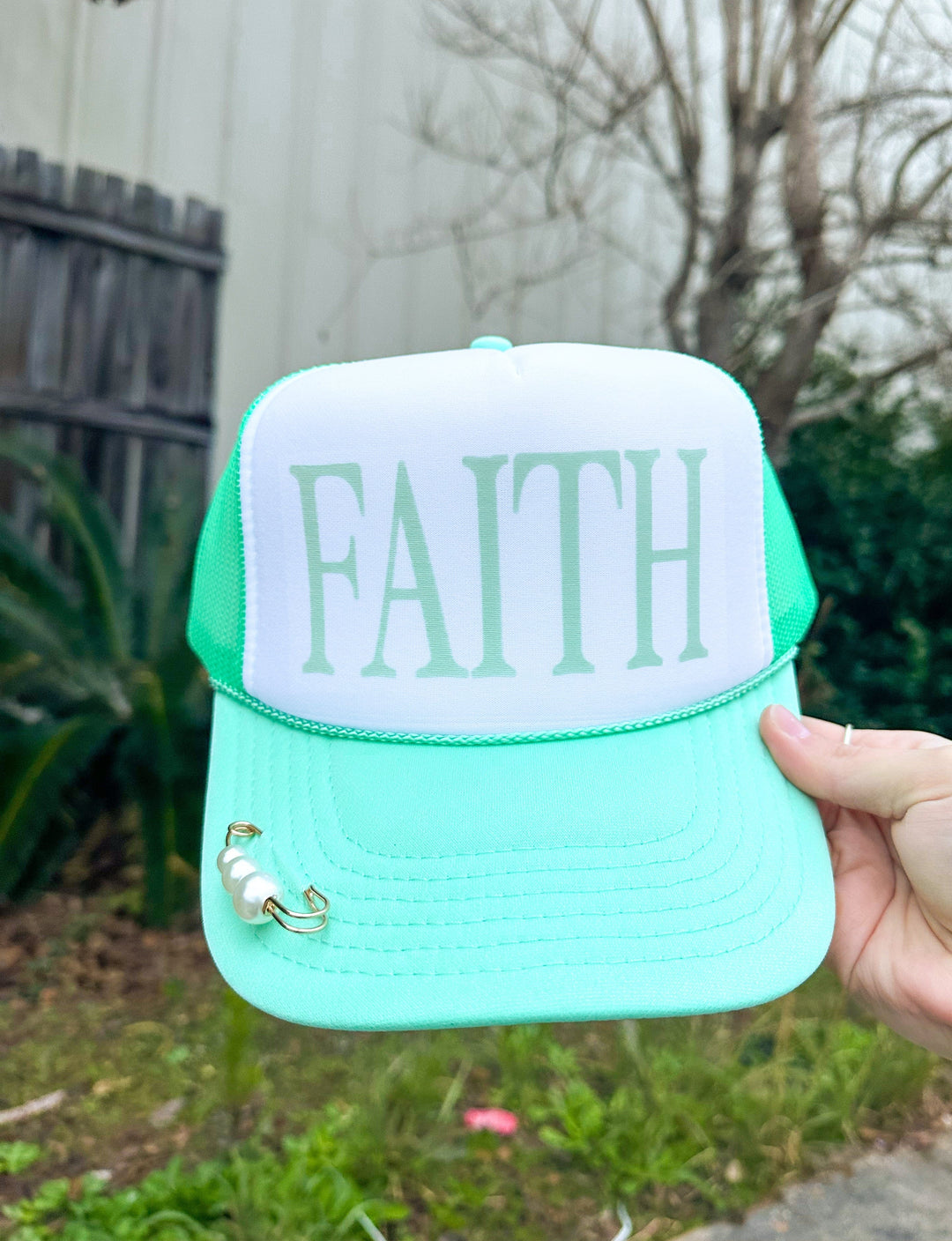 FAITH White/Mint Trucker